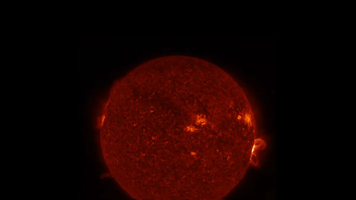 Citra solar flare kelas X8.2 yang terjadi di Matahari pada 10 September 2017. Peristiwa tersebut diikuti lontaran material dari Matahari yang bergerak dengan kecepatan sangat tinggi. (NASA)