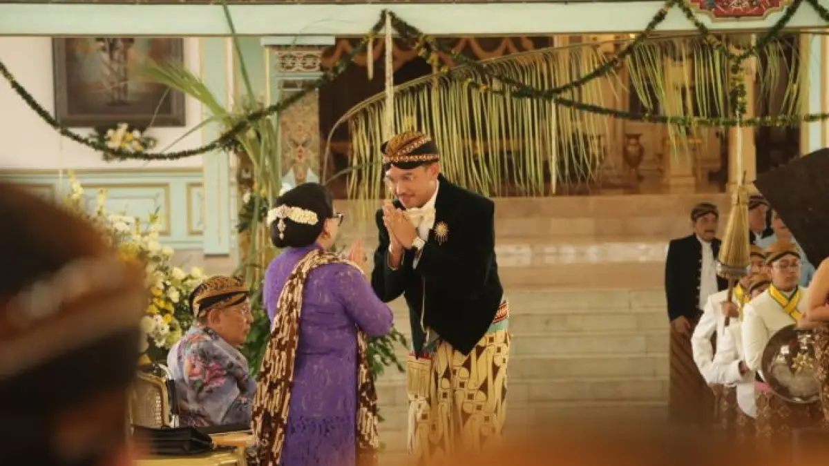 Filosofi Jawa ajining diri saka lathi, ajining raga saka busana menekankan pentingnya menjaga ucapan dan penampilan. (M. IHSAN/RADAR SOLO)