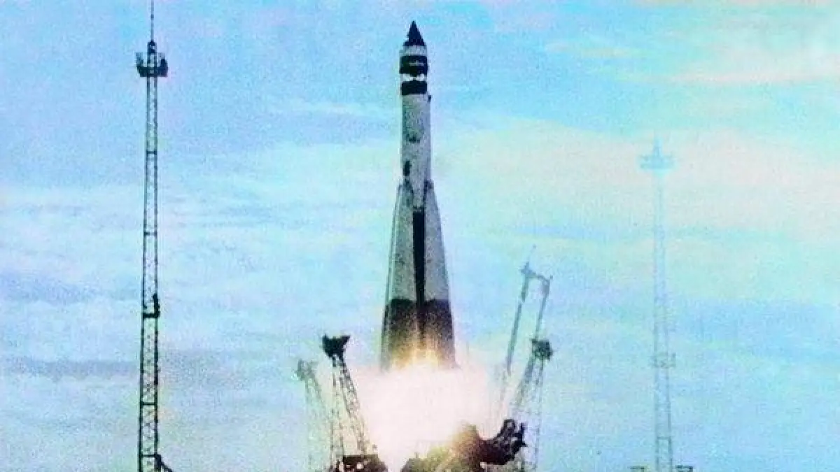 Luna 2 menjadi wahana pertama buatan manusia yang mencapai permukaan Bulan. Diluncurkan Uni Soviet pada 12 September 1959, wahana ini dirancang untuk melakukan kontak langsung dengan Bulan. (NASA)