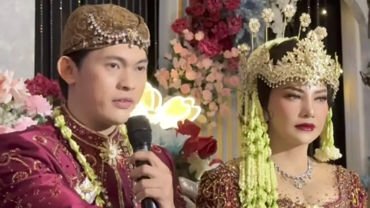 Irma Darmawangsa dan Irfan Sebaztian resmi menjadi pasangan suami istri. (Instagram: irmadarmawangsa)