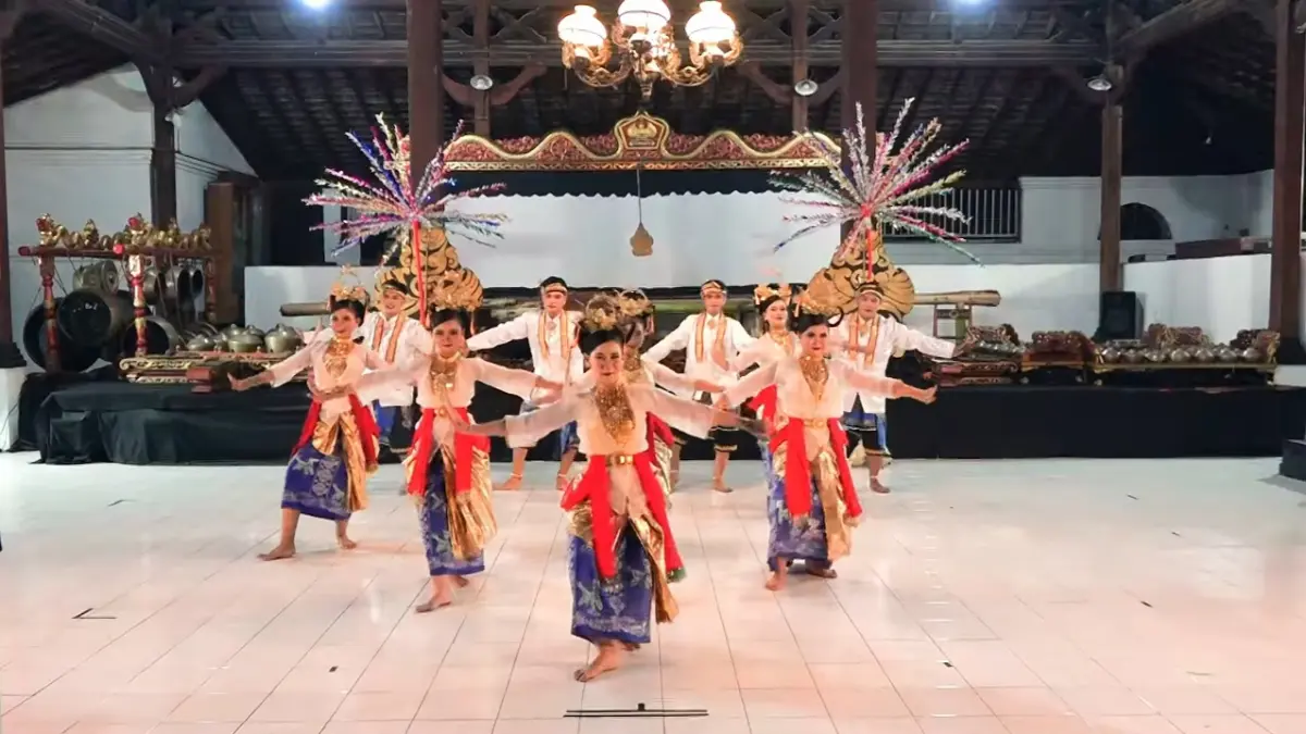 Penari Dug Dug Der Sanggar Sobokarti(Youtube@anif_azahra)