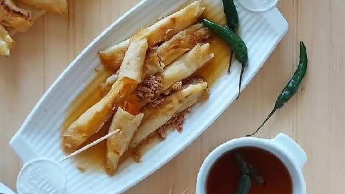 Lompya duleg khas Delanggu disajikan dengan juruh gula Jawa berbumbu.(cookpad.com)