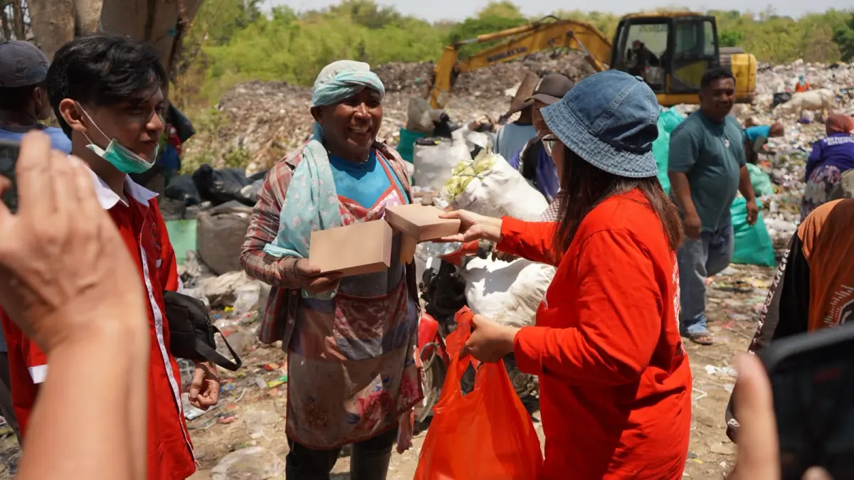 PDI Perjuangan Kota Surakarta buka Dapur Marhaen & pengobatan gratis untuk warga terdampak kebakaran TPA Putri Cempo (15-18/9). (ISTIMEWA)