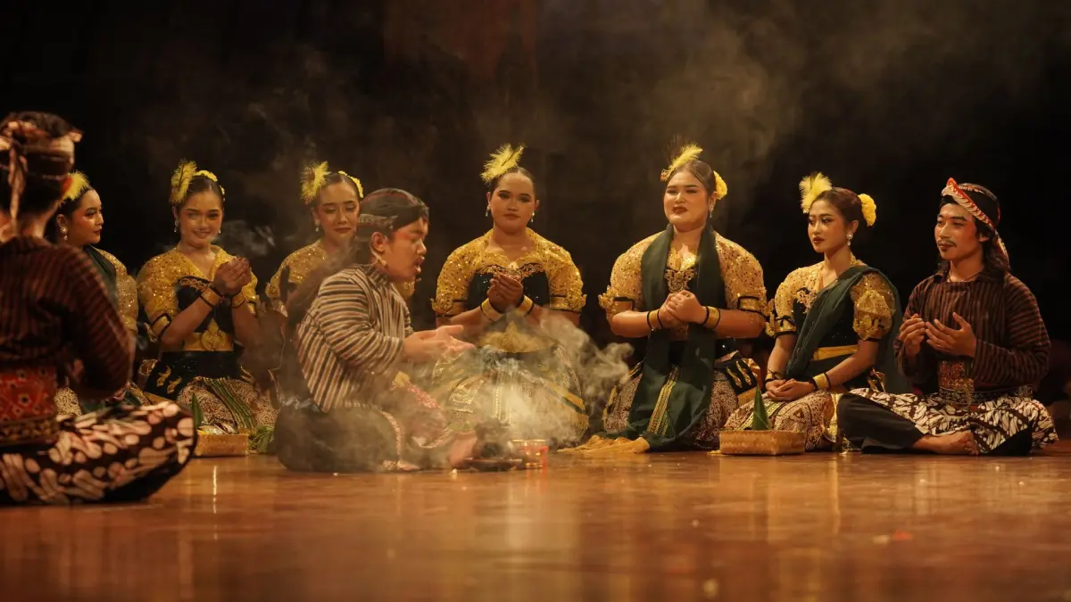 Tari Sraddhaloka Karya Seni Tradisi Baru Komunitas Arjasura pada Acara Hari Tari Dunia ISI Surakarta 2026