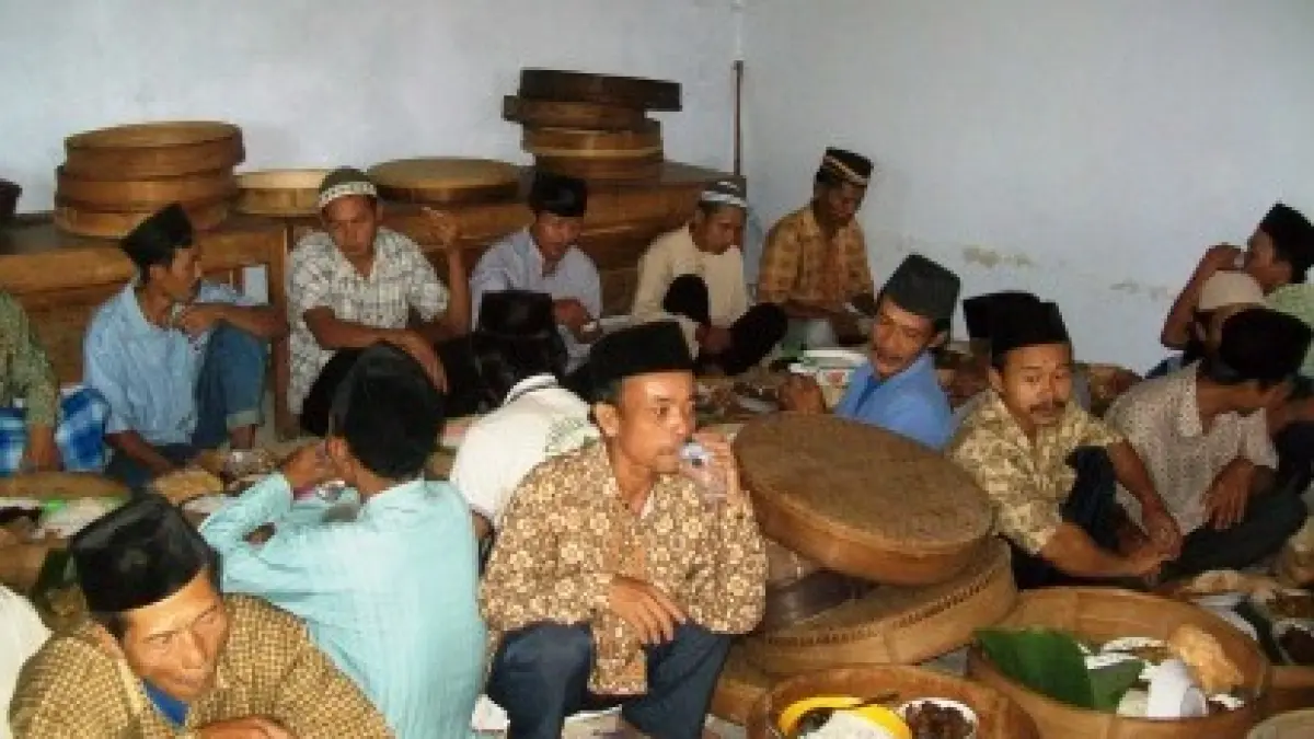 Hidangan yang disiapkan dan dinikmati bersama dalam tradisi masyarakat Jawa.(Wordpress)