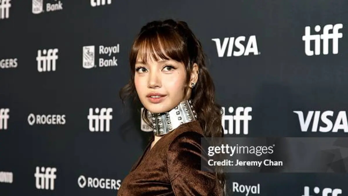 Lisa BLACKPINK menyampaikan permintaan maaf terkait penggunaan kata penghinaan rasial (racial slur) pada masa trainee. (Getty images)
