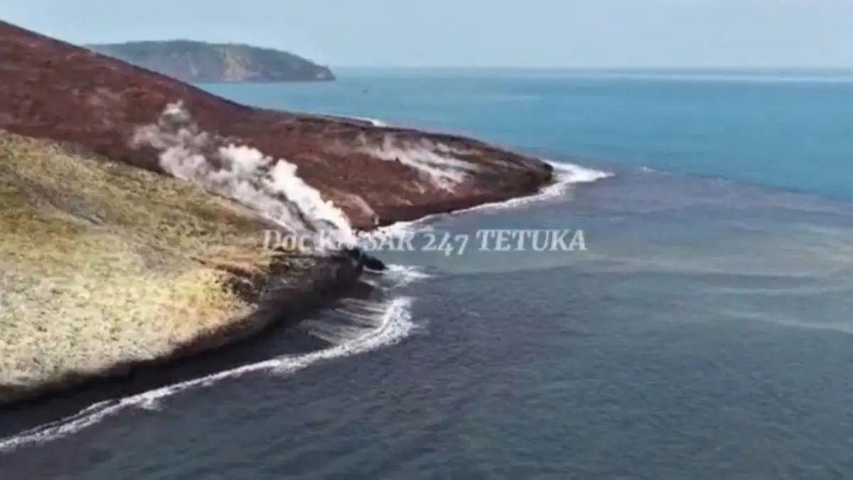 Tangkapan layar video drone milik Basarnas di sekitar pulau Anak Krakatau. (Dok Basarnas)