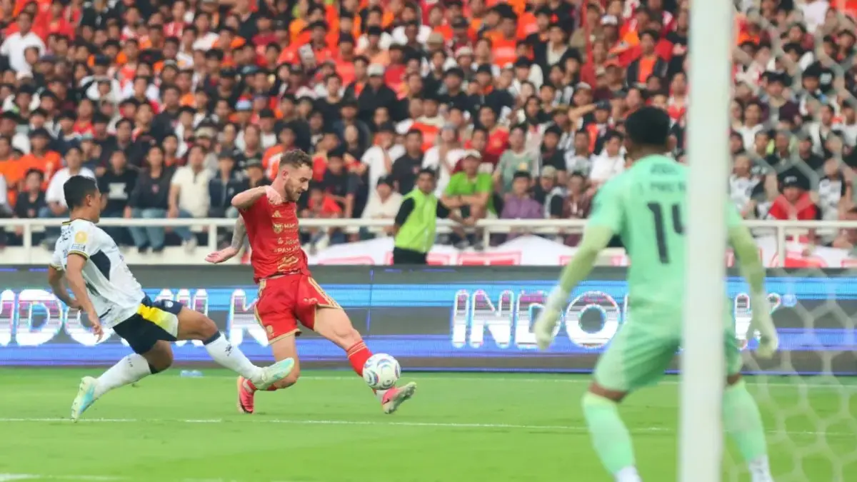 Persija Jakarta vs Persib Bandung pada pertandingan Super League di Stadion Utama Gelora Bung Karno, Jakarta, Sabtu (12/9/2026). Persija Jakarta menghadapi Java United tanpa penonton di Bali. Shin Tae-yong memastikan perubahan venue tidak mengganggu persiapan tim. (Dery Ridwansah/ JawaPos.com)
