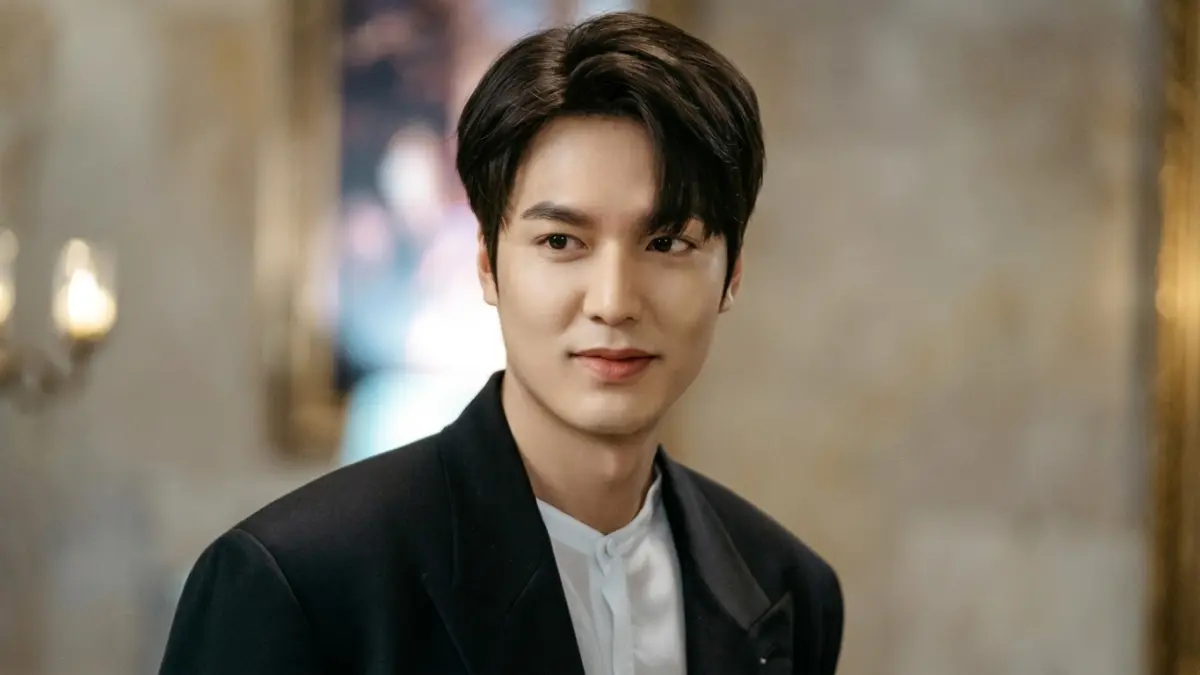 Bongkar Konspirasi 1974 di TIFF 2026, Lee Min Ho Soroti Pentingnya Kebebasan Pers Lewat