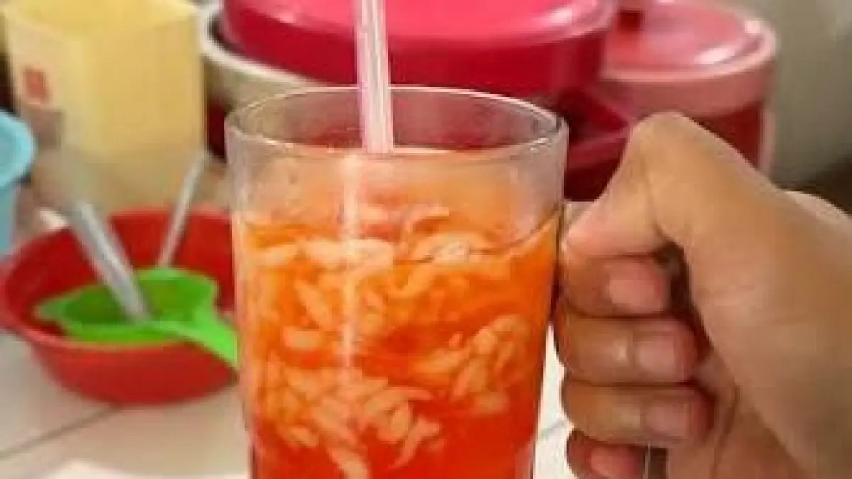 Es dawet Pak Cip dengan sirup merah dan jeruk nipis.(Instagram)