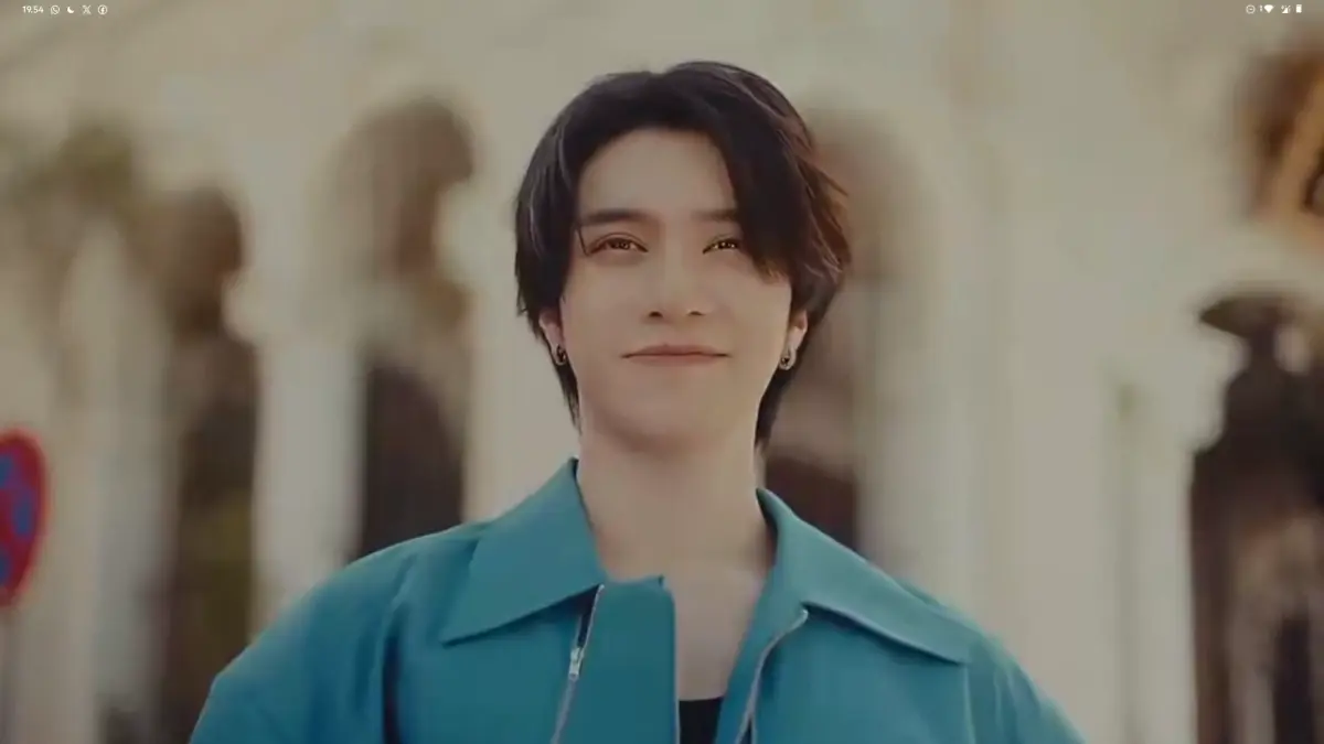 Hendery WayV merilis “禮拜四”, single solo pertamanya yang dinyanyikan dalam bahasa Kanton.(Screenshot Twitter)