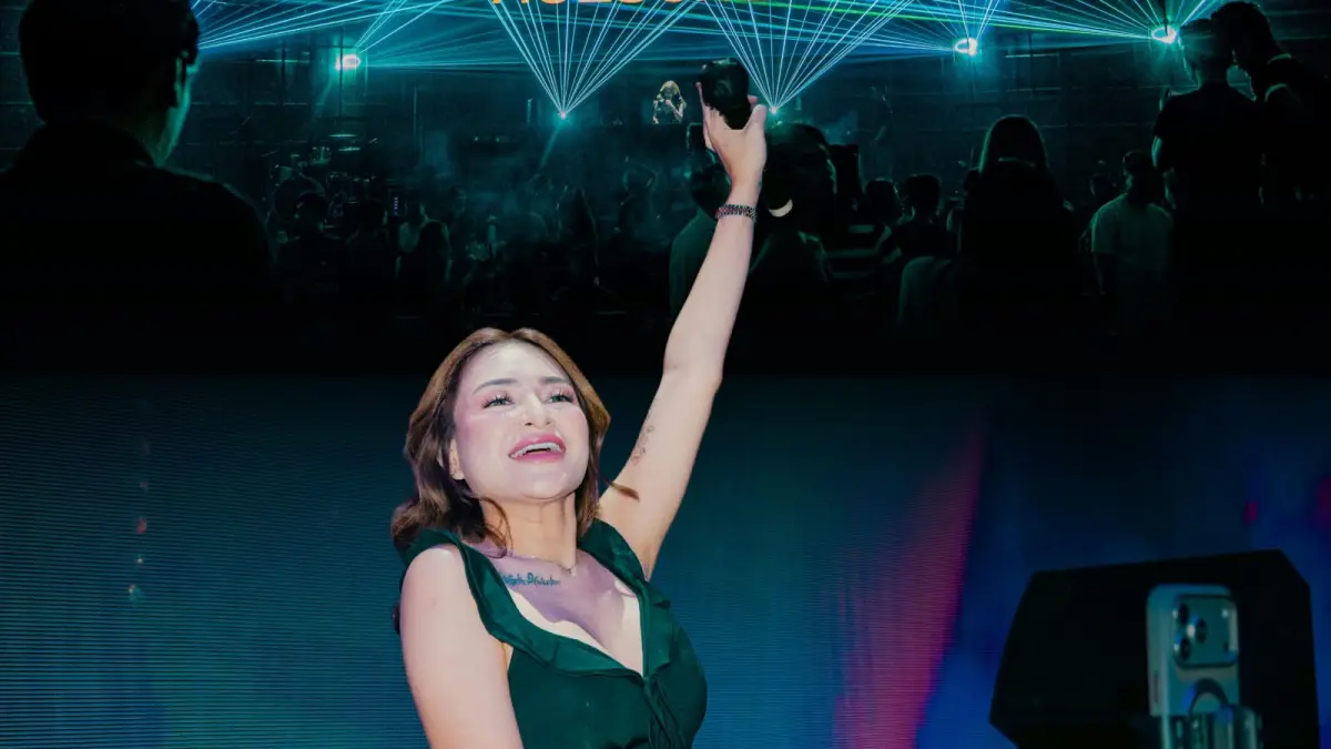 Nathalie Holscher saat tampil sebagai DJ dan mendapat saweran yang kemudian menjadi sorotan di media sosial. (Instagram: Natalie Holscher)