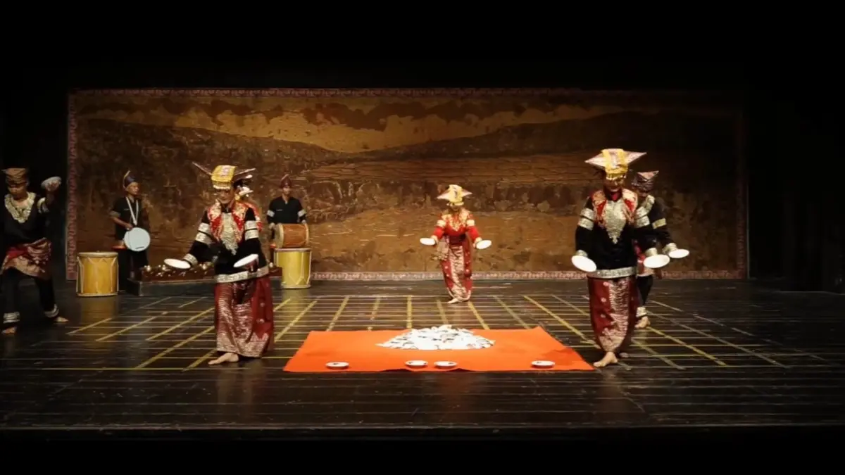 Tari Piring Sanggar Seni Saayun Salangkah(Youtube @sanggarsenisaayunsalangkah557)