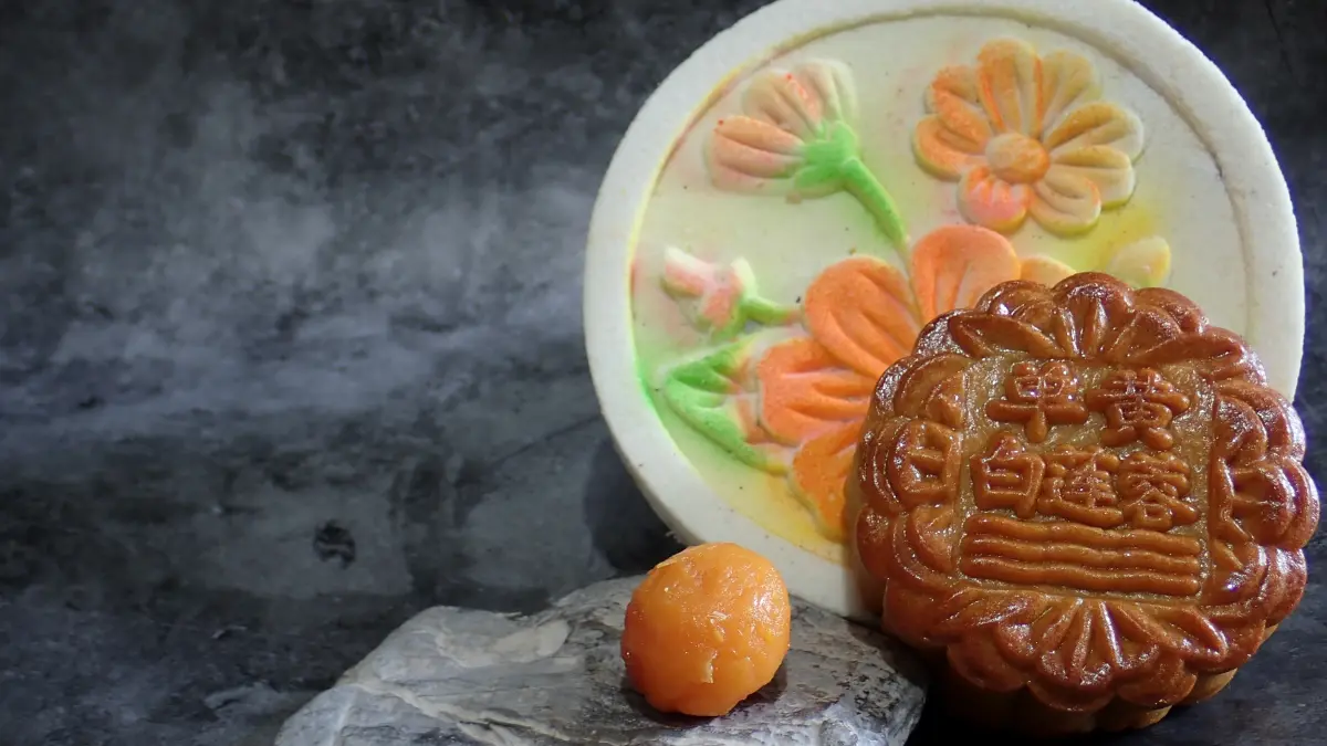 Mooncake menjadi salah satu simbol dalam Festival Kue Bulan yang dirayakan pada pertengahan musim gugur.(Lingoace)
