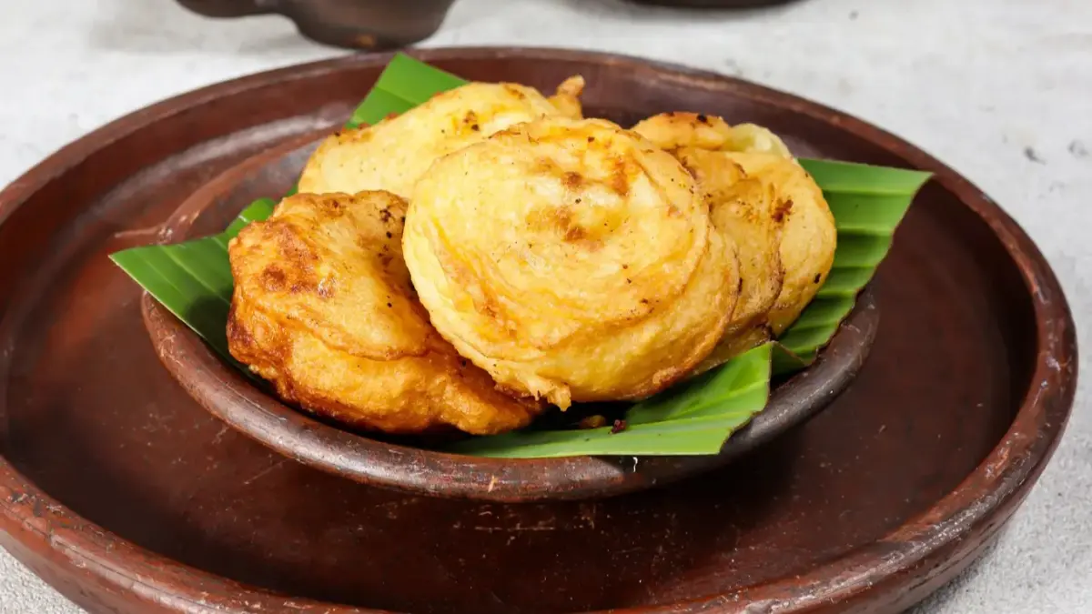 Rondo Royal, jajanan tradisional berbahan tape singkong yang dibalut tepung lalu digoreng.(Cobisnis)