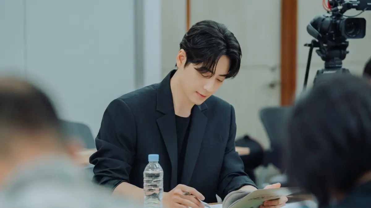Lebih dari sekadar rezeki mendadak! Intip titik balik karakter Lee Jun-hyuk dalam menghadapi tekanan kantor di