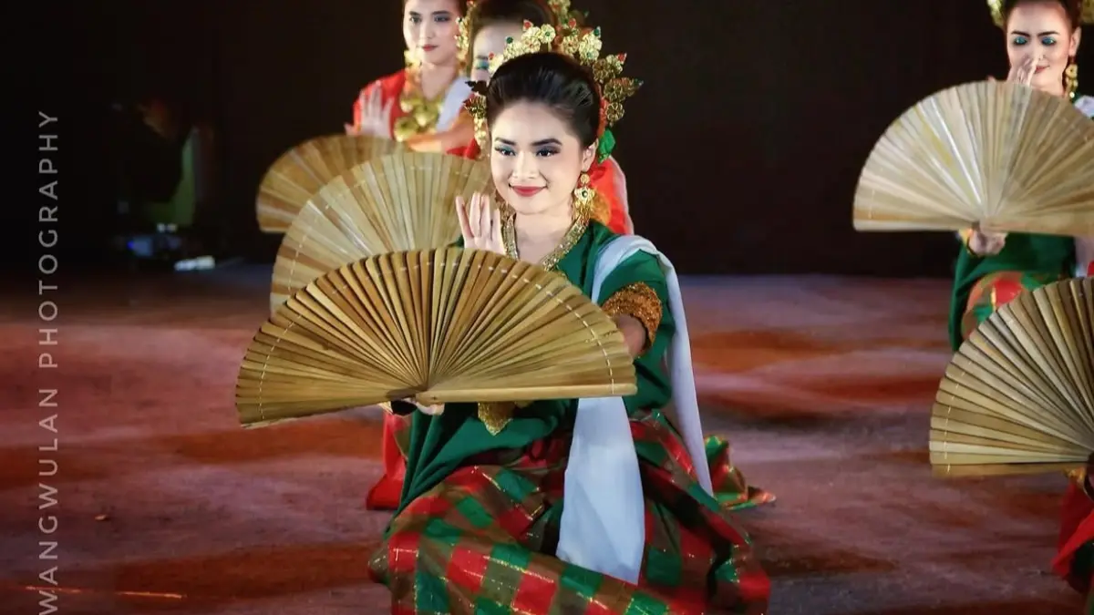 Tari Pakarena (DOK: Nawangwulan Photography)