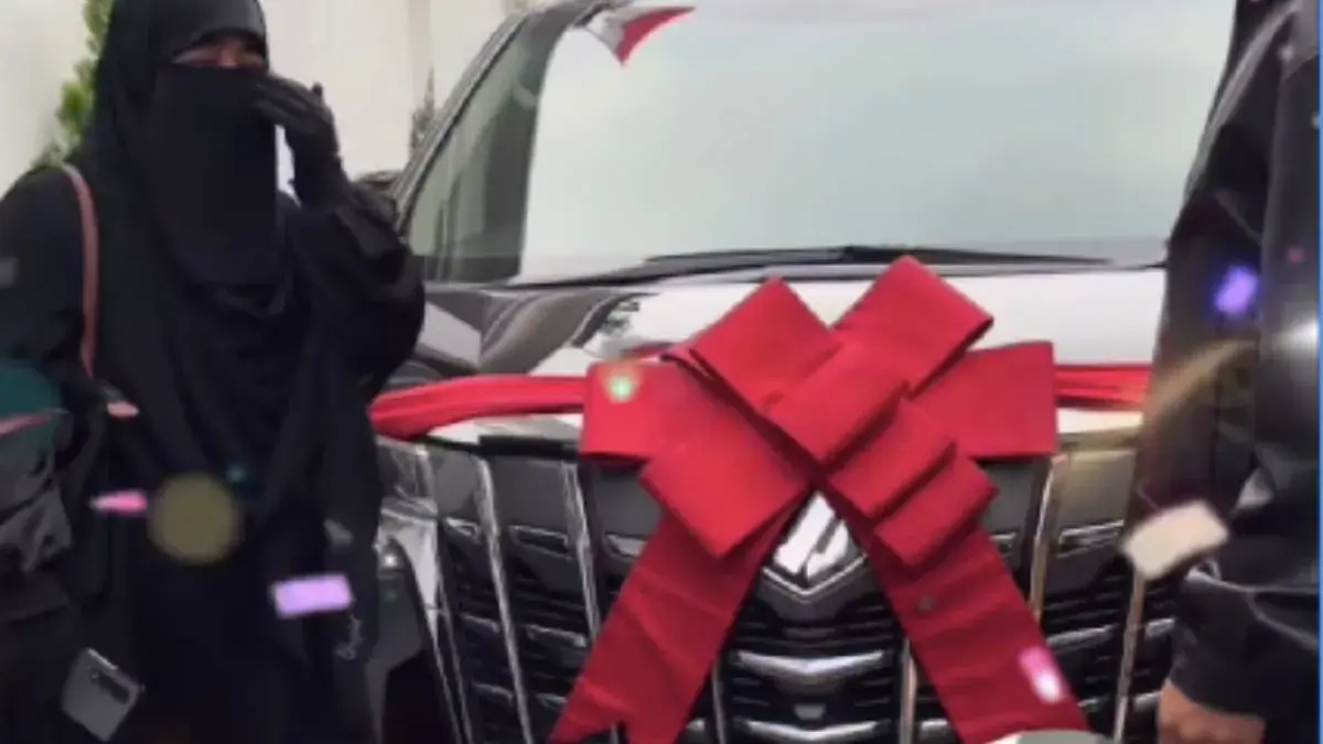 Abidzar Beri Kado Mewah Toyota Alphard Lebih Awal untuk Umi Pipik yang Sedang Sakit.