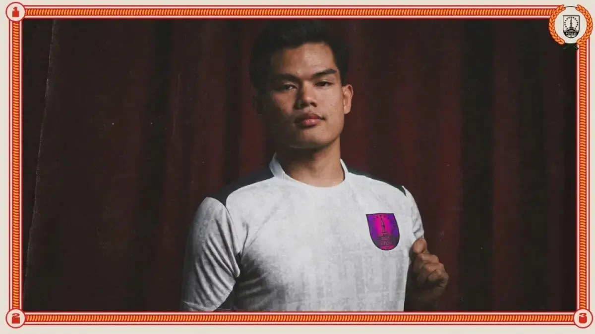 Badrian Ilham saat resmi gabung Persis Solo. (Tim Media Persis Solo)