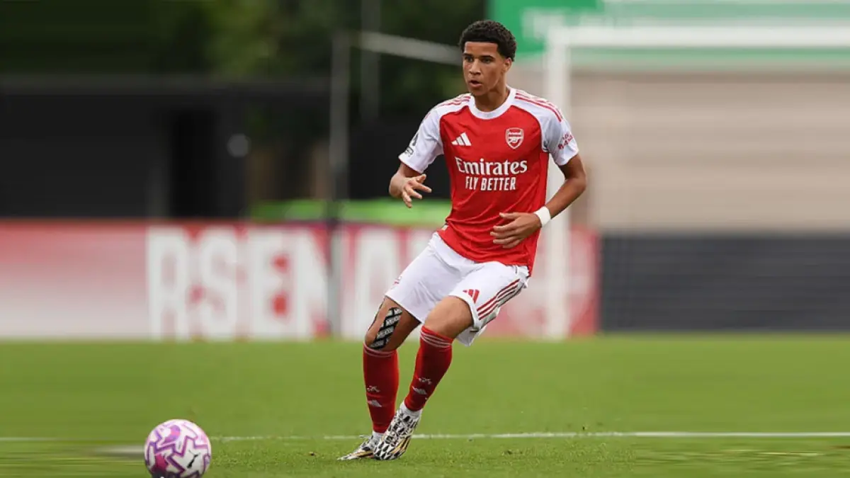 Gelandang Muda Arsenal Demiane Agustien.