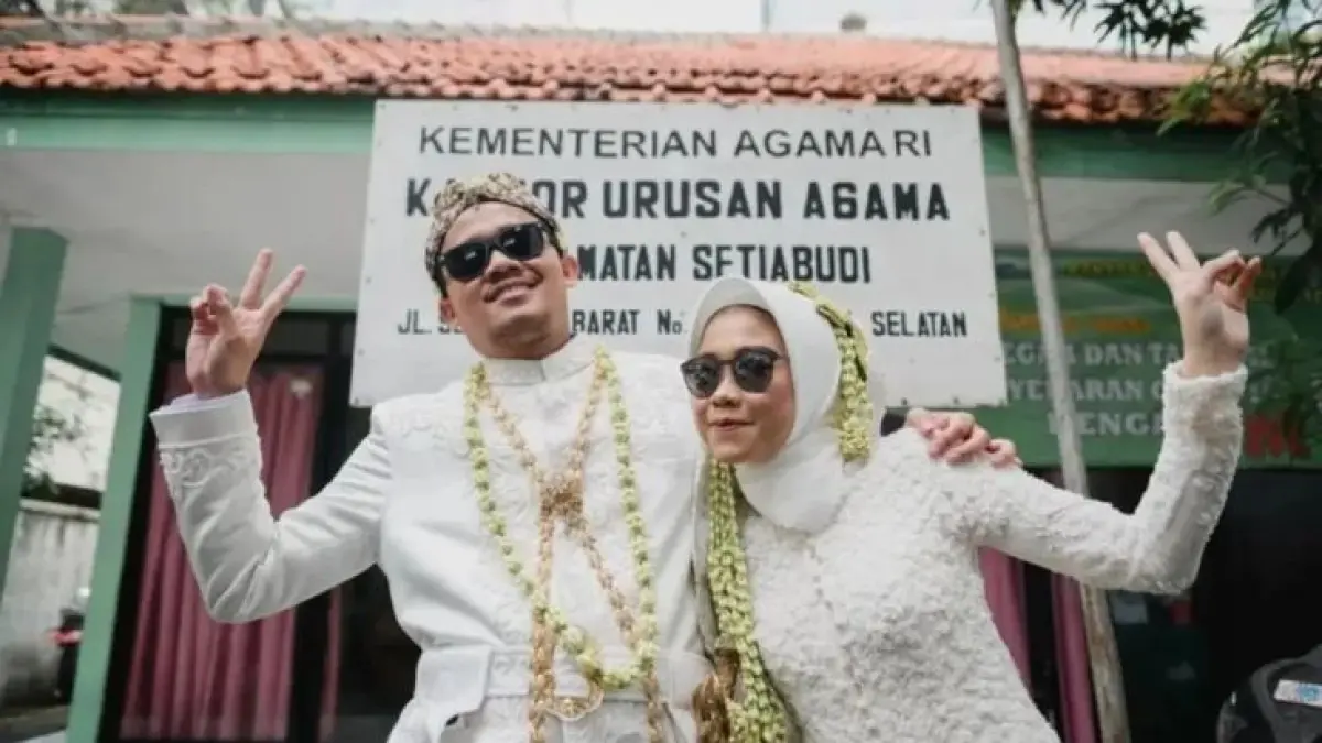 Nikah di KUA mulai banyak dipilih anak muda. Selain gratis pada hari dan jam kerja, ternyata ada alasan lain yang membuat konsep pernikahan sederhana semakin menarik bagi pasangan muda. (Pinterest)