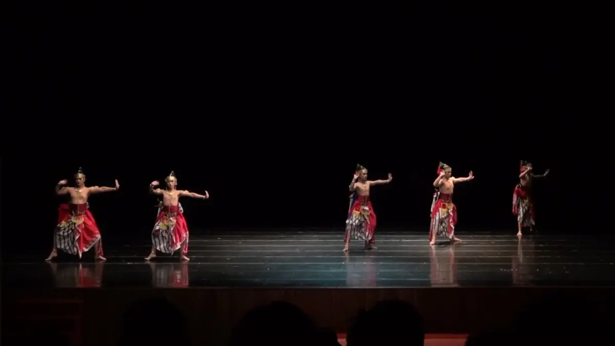 Tari Bromastra Berkelompok(youtube @maulanaudiutomoaji5957)