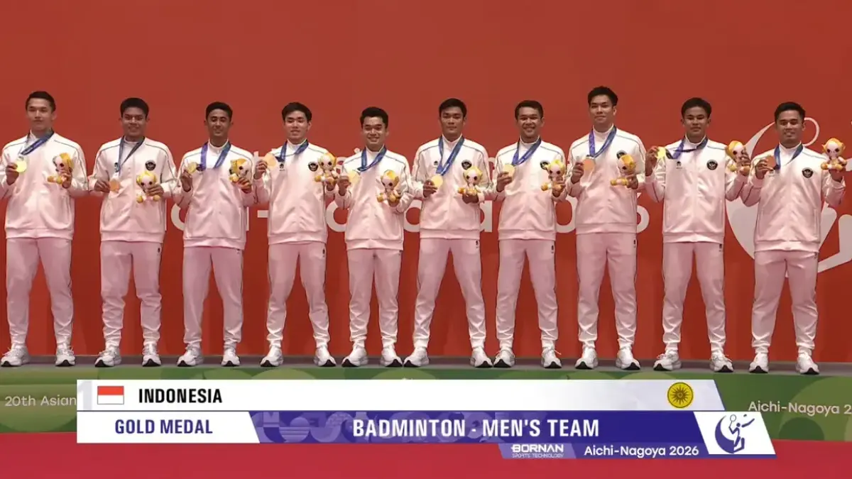 Foto Podium Asian Games 2026 - Tim Putra Indonesia merain medali emas. (Instagram @badmintalk_com)