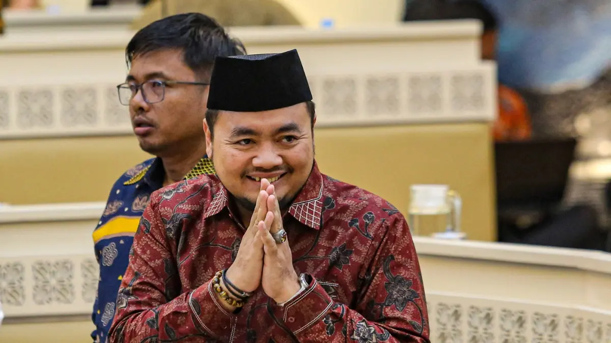 Ketua KPU Mochammad Afifuddin ketika menjawab pertanyaan Hakim Mahkamah Konstitusi (MK) Saldi Isra. (Salman Toyibi/Jawa Pos)