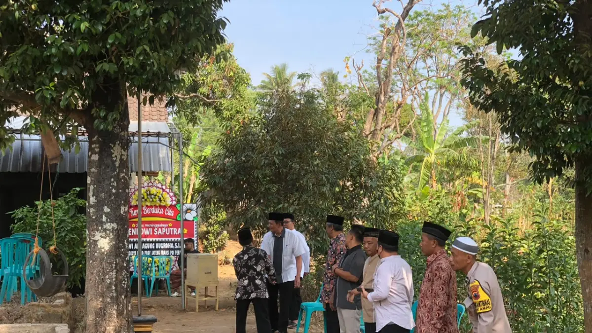 TAKZIAH : Rumah duka Deni Dwi Saputro korban kapal tenggelam di Banjarmasin. (Abdul Khofid/solobalapan.com)