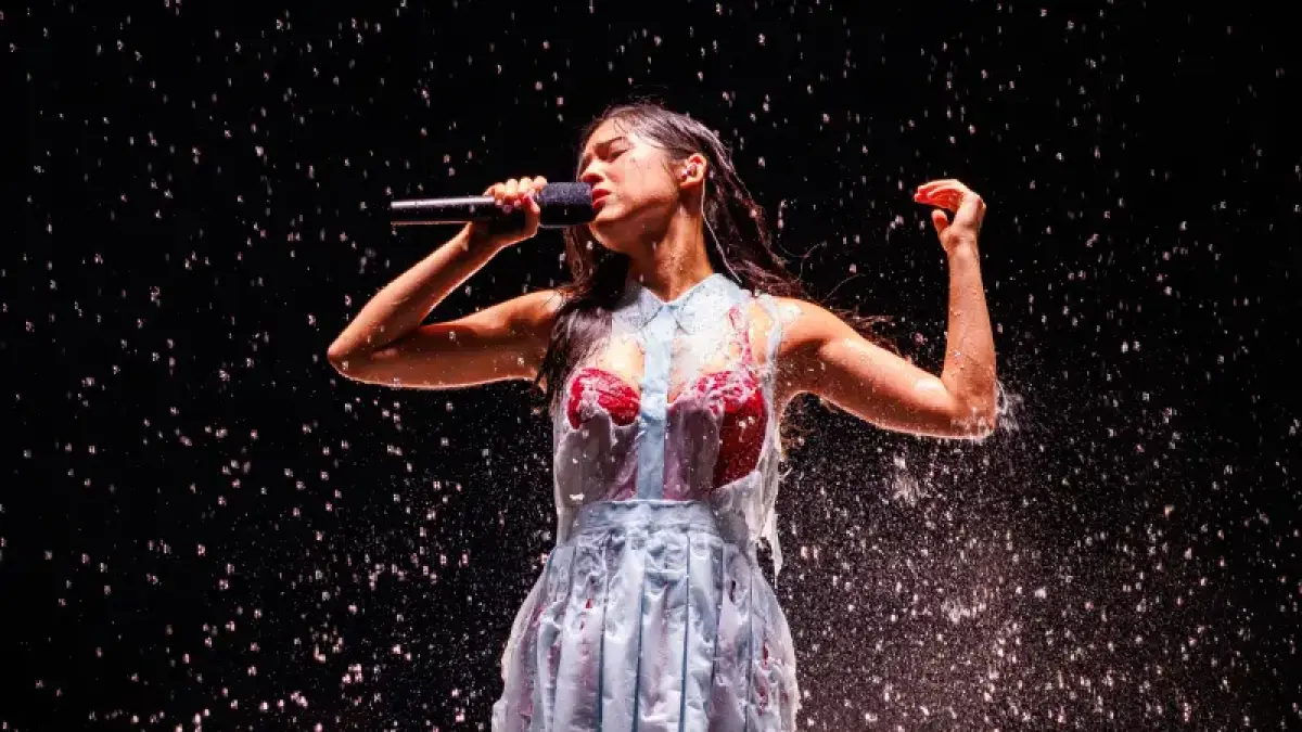 Olivia Rodrigo kejutkan penggemar dengan penampilan gaunnya yang