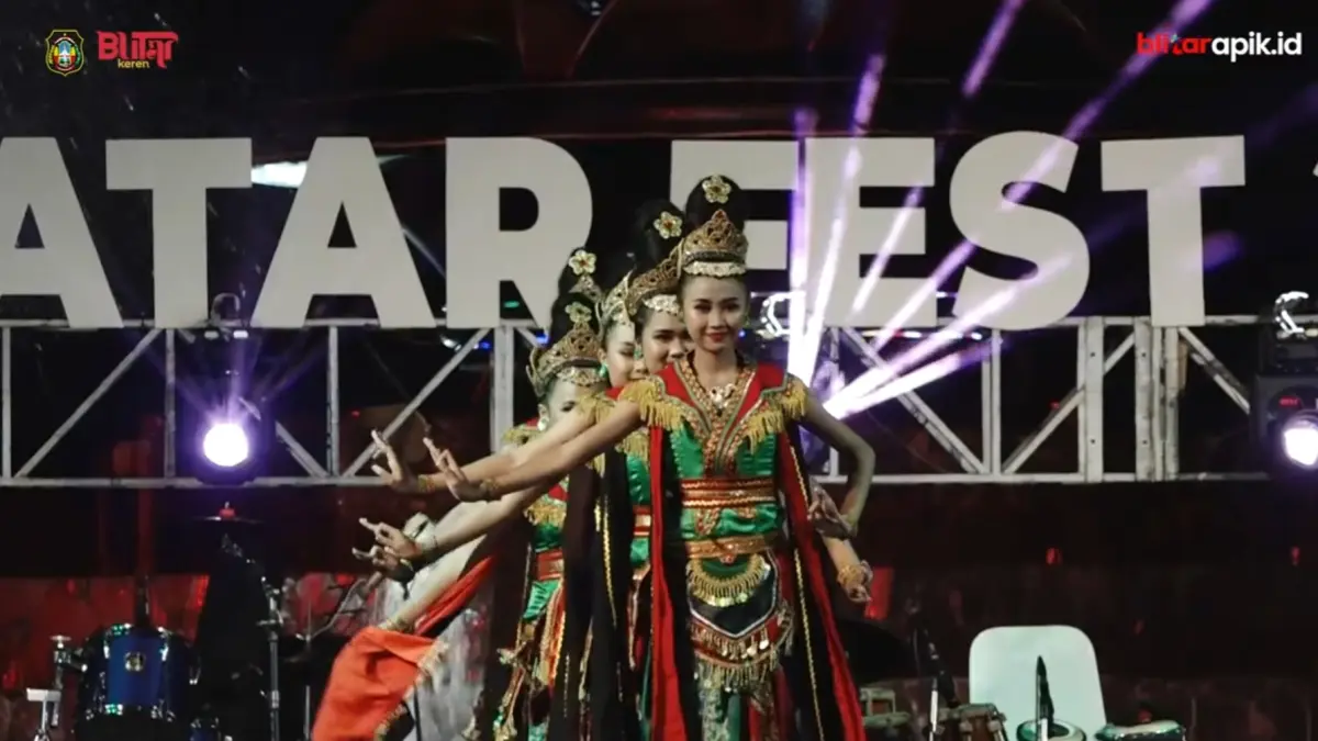 Tari Gedog Balitar pada Bale Latar Fest 2022(DOK: blitarapik.id)
