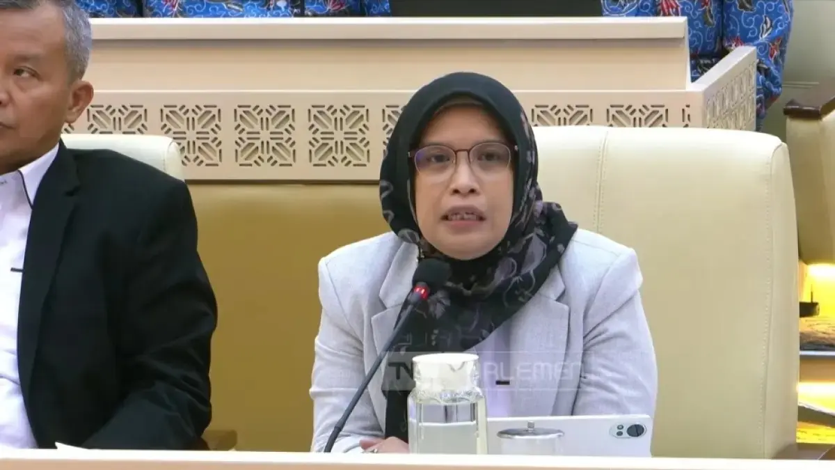 Anggota Ombudsman RI Syafrida Rachmawati Rasahan dalam rapat dengar pendapat (RDP) dengan Komisi II DPR RI di Kompleks Parlemen, Senayan, Jakarta, Selasa (29/9). (Tangkapan layar TV Parlemen)