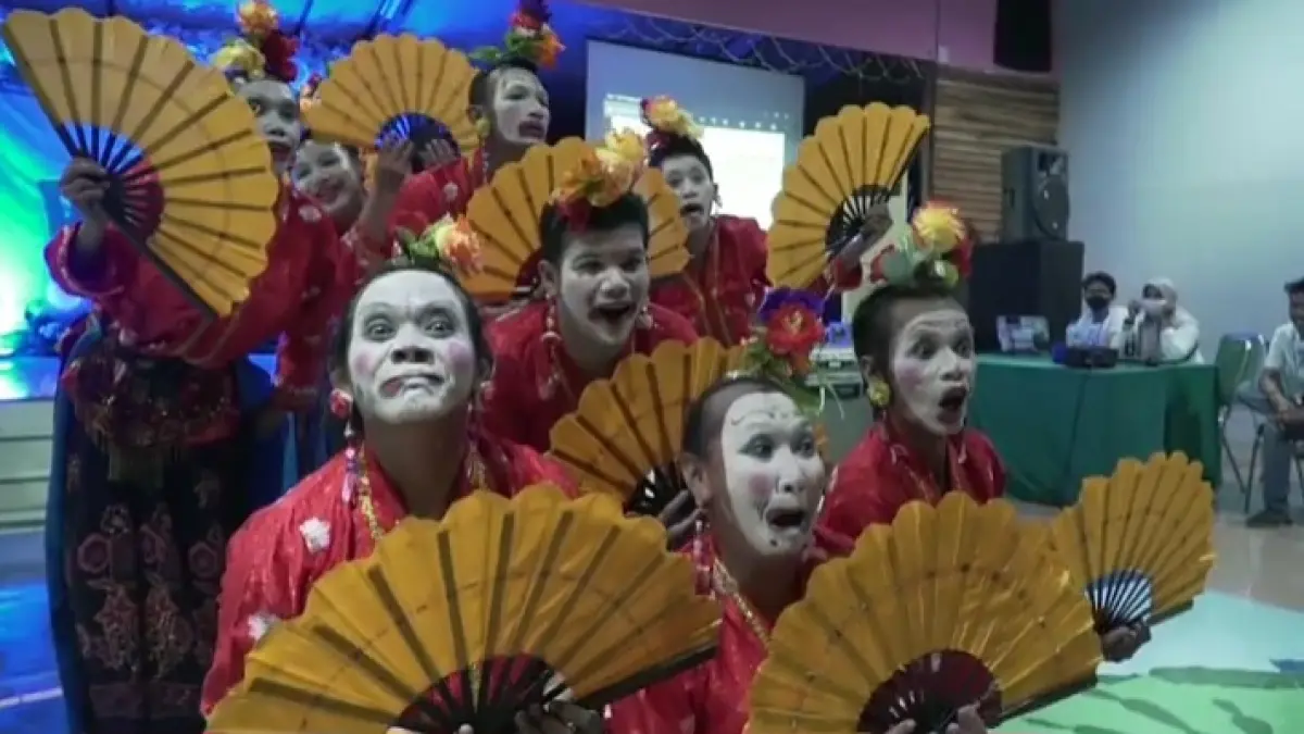 Ronggeng Bugis Cirebon: Tarian Jenaka yang Menyimpan Sejarah dan Kritik Sosial (instagram @pringgadhing_cirebon)