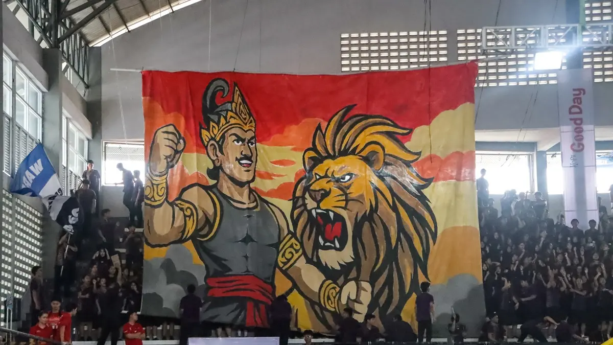 Brada Sista SMA Warga tampil spektakuler di Honda DBL 2026 lewat koreografi Gatotkaca dan singa. (Muh Ihsan/solobalapan.com)