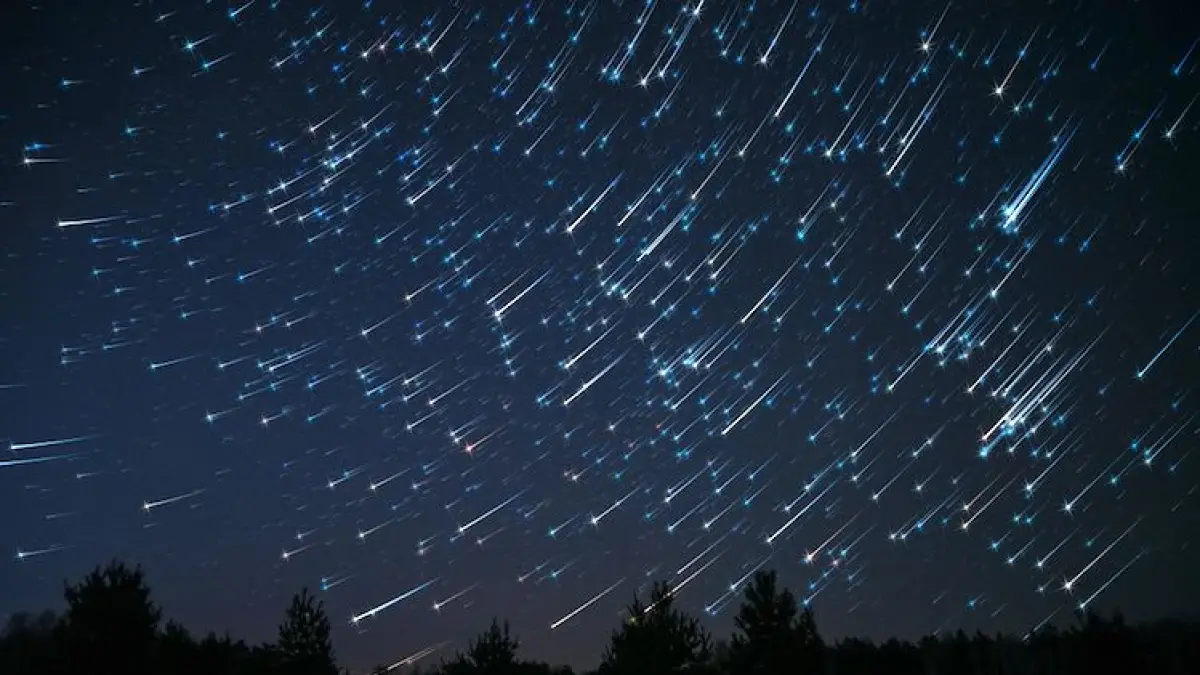 Hujan meteor Draconids aktif kembali pada 6–10 Oktober 2026 dan memuncak pada 8–9 Oktober.