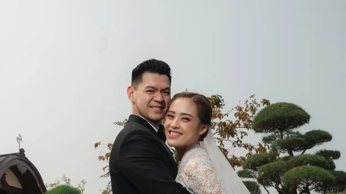 Stefani Horison dan Jerry Andrean resmi menjadi pasangan suami istri setelah menjalani hubungan selama kurang lebih dua tahun. Kisah mereka bermula dari pertemuan di MasterChef Indonesia hingga akhirnya berujung di pelaminan. (Instagram @fanimci5)