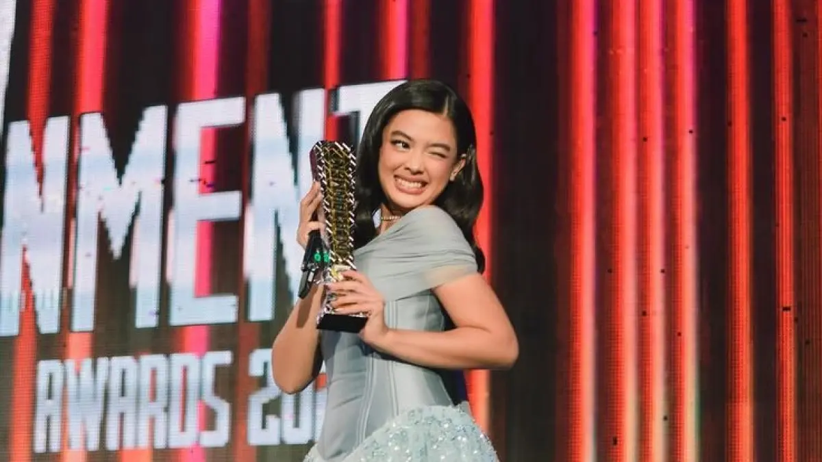 Aqeela Aza Calista dalam acara Infotainment Awards.
