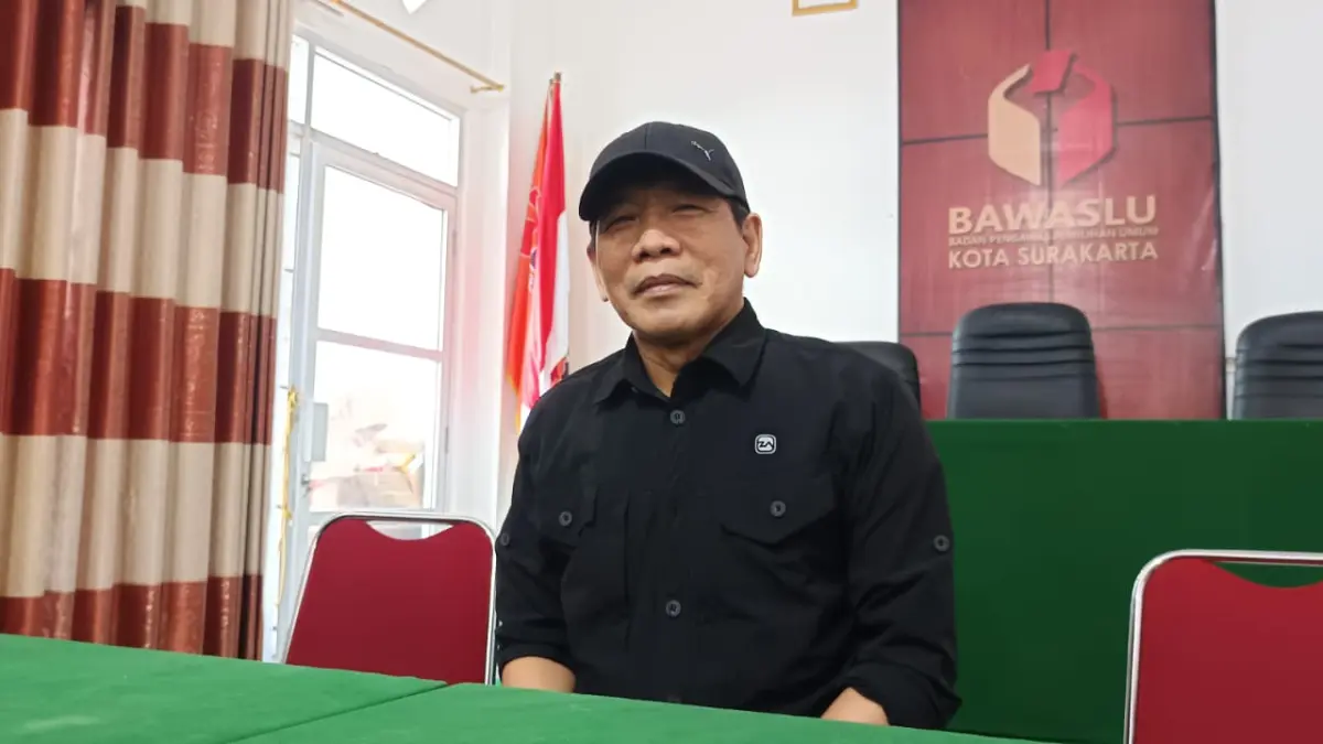 Ketua Bawaslu Kota Surakarta, Budi Wahyono. (Antonius C/Radar Solo)