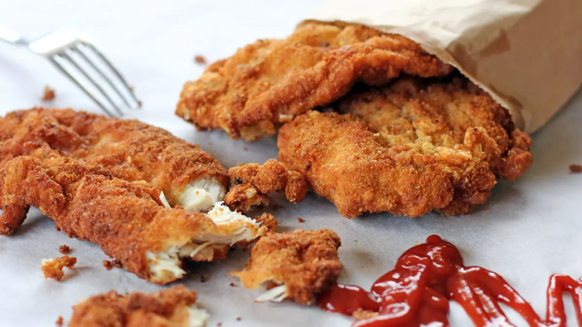 Ji pai, ayam fillet goreng khas Taiwan yang hadir dalam versi tradisional dan crispy.