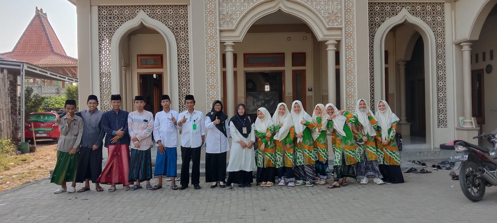 BERANGKAT: Sebanyak 12 santri asal Kabupaten Rembang mengikuti MQKN di Lamongan, Jawa Timur.