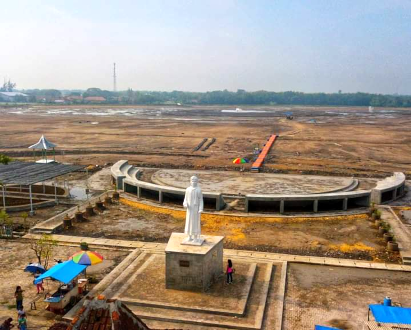 TAK BERSOLEK: Penampakan wisata Bledug Kuwu dari atas. Salah satu lokasi objek wisata memprihatinkan.