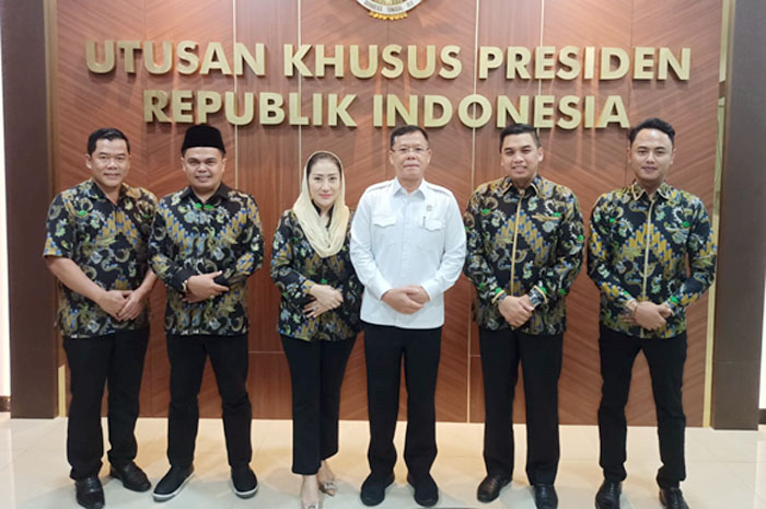 Agus Sutisna bersama KSB PN AMK di kantor Utusan Khusus Presiden di Jakarta, Selasa (4/7) lalu.