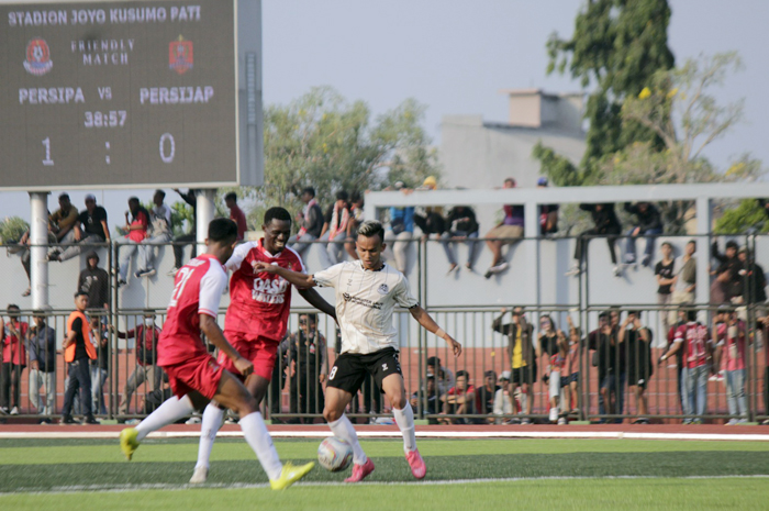 di Stadion Joyokusumo, Minggu (16/7).