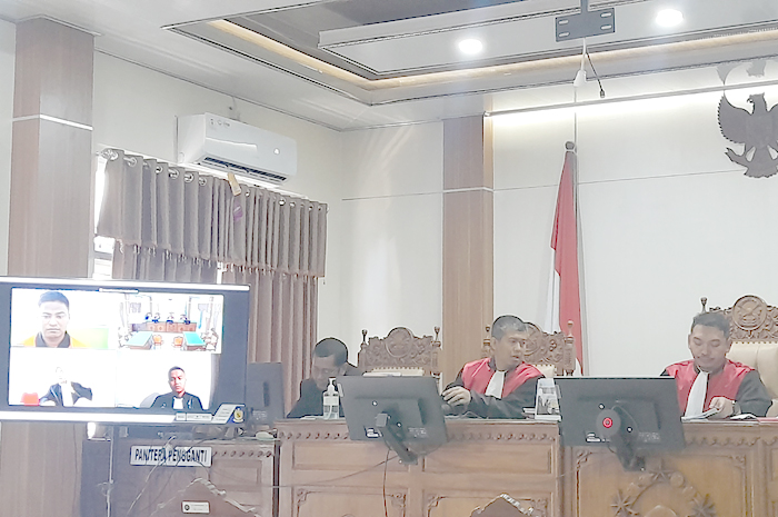 PUTUSAN: Majelis Hakim membacakan vonis dalam sidang pembacaan putusan di Ruang Cakra Pengadilan Negeri Jepara kemarin.