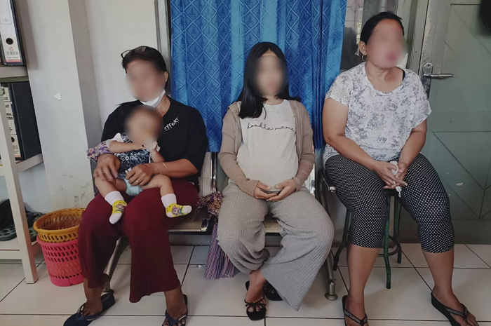 Pengunjung Lapas Semarang ketahuan hendak selundupkan handphone dan pil koplo saat layanan kunjungan, Selasa (1/8).