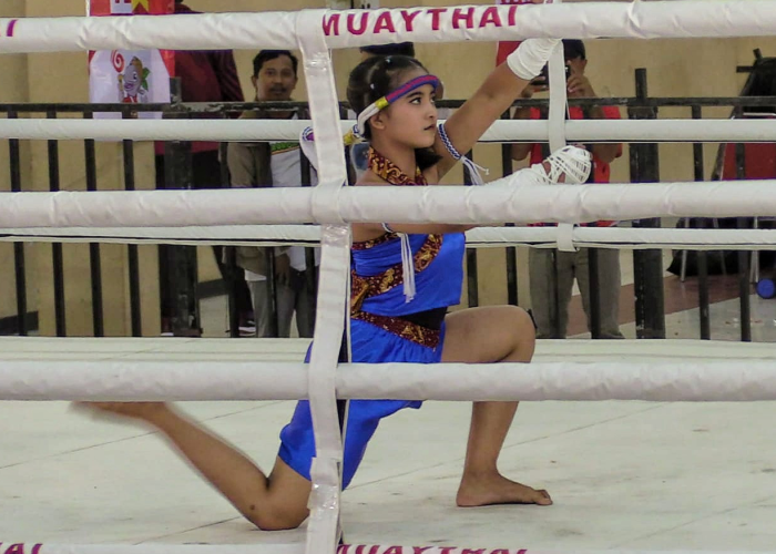MUAY THAI: Salah satu atlet Muay thai tampil apik dalam Pekan Olah Raga Jawa Tengah pada Selasa (2/8).