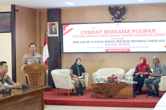 Kapolres Jepara AKBP Wahyu Nugroho Setyawan membuka langsung diskusi &lsquo;Curhat Bersama Polwan&rsquo; di Aula Mapolres Jepara, Rabu (2/8).