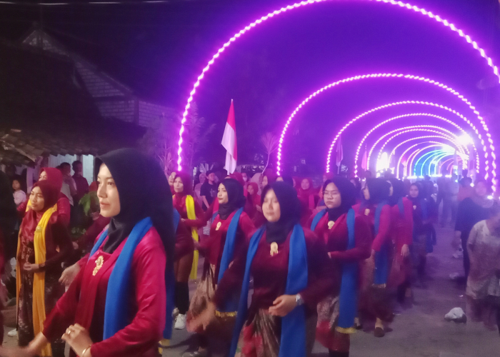 MERIAH: Warga Dukuh Sugihan, Desa Pulo menampilkan tari orek-orek saat pembukaan kampung wisata baru-baru ini.