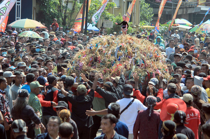 PIKAT WARGA: Jembul Tulakan, salah satu tradisi yang diakui sebagai warisan budaya tak benda UNESCO akan tampil dalam Karnaval Budaya Agustus mendatang.
