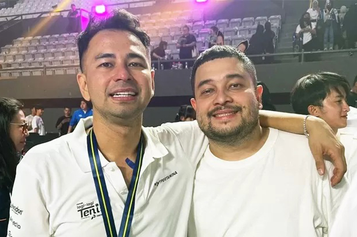 Raffi Ahmad dan pemilik Brand Fesyen Erigo, Muhammad Sadad dalam satu kesempatan menghadiri acara bersama.